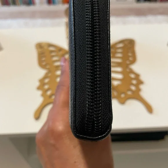 CHANEL Black Leather Zip Wallet - Picture 6 of 7